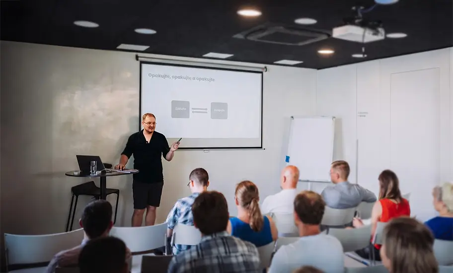 Jak růst ve výkonnostním marketingu — E-shop Tour